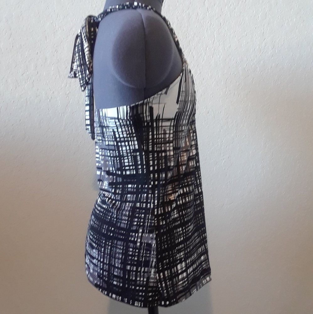 šHPšThe Limited Patterned Halterā Top - Picture 3 of 4